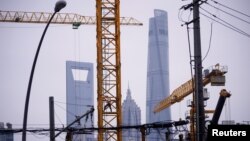 资料照：上海陆家嘴金融区附近的一处建筑工地。（2020年7月16日）