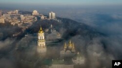 基辅洞窟修道院(Monastery of the Caves)，又名佩乔尔斯克修道院(Kyiv-Pechersk Lavra)。俄军又一次对基辅发动猛烈攻势，该修道院的命运令人担忧。