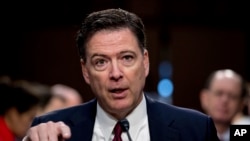 被解职的美国联邦调查局局长詹姆斯·科米在参议院情报委员会的将近3小时的听证会上（2017年6月8日）