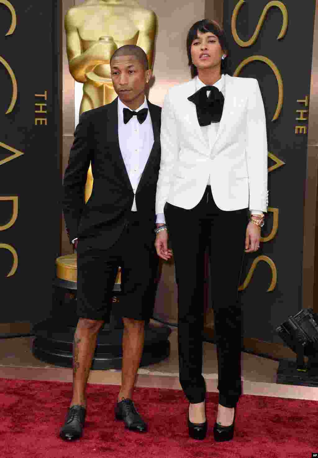 Ca sĩ Pharrell Williams và Helen Lasichanh tại lễ trao giải Oscar ở Los Angeles, ngày 2/3/2014.