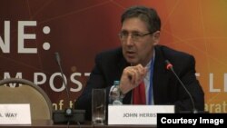 Колишній посол США в Україні, Джон Гербст, директор центру досліджень Євразії в аналітичному центрі Atlantic Council (США).