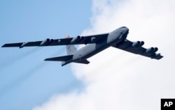 американський бомбардувальник В-52