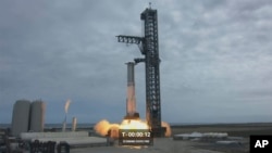 SpaceX在德克萨斯州发射台上完成了史上最大运载火箭静态点火测试。（2023年2月9日）