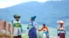 南非山区的农民们正在收工回家（2022年4月9日）