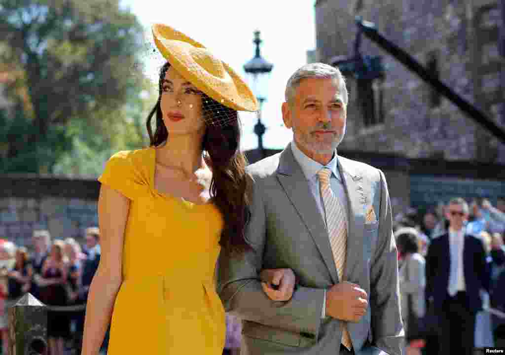 阿迈勒·克鲁尼 (Amal Clooney)和乔治·克鲁尼(George Clooney)抵达哈里王子和梅根·马克尔在温莎镇举行的婚礼。(2018年5月19日)