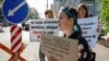 Родичі українських військовослужбовців під час мітингу з вимогою до законодавців про демобілізацію воїнів, Київ, 11 квітня 2024р. REUTERS/Alina Smutko
