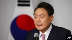 尹锡悦当选韩国第20任总统后在首尔的记者会上讲话。（2022年3月10日）