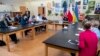 Віце-президентка США зустрілась з біженцями з України у Польщі, заявила про додаткову гуманітарну допомогу
