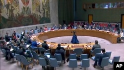 联合国安理会在联合国总部的一次会议上听取评论。(2022年3月11日)