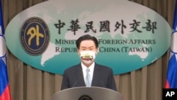 资料照：2021年7月20日，台湾外长吴钊燮在台北举行记者会的视频截图。