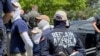 2022年6月11日，当局在爱达荷州“骄傲活动”现场附近逮捕白人至上主义组织“爱国者阵线”的成员。（美联社照片）
