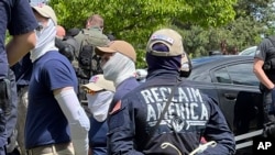 2022年6月11日，当局在爱达荷州“骄傲活动”现场附近逮捕白人至上主义组织“爱国者阵线”的成员。（美联社照片）
