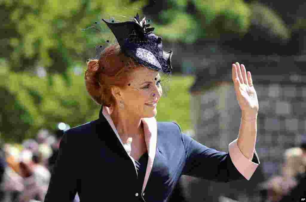 莎拉·弗格森 (Sarah Ferguson)抵达哈里王子和梅根·马克尔在温莎镇举行的婚礼。(2018年5月19日)