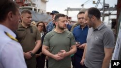 У п'ятницю спостерігати за завантаженням пшениці до порту Чорноморськ в Одеській області приїхав з неоголошеним візитом український президент Володимир Зеленський