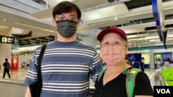 两名元朗7-21事件受害人苏先生与林婆婆，7月21日重返事发的元朗西铁站附近接受访问，诉说他们在事件中无故遇袭的亲身经历 (美国之音/汤惠芸)