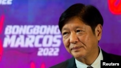 2022年5月23日，在菲律宾总统宝座角逐胜出小费迪南德“邦邦”马科斯在曼达卢永市他竞选总部出席记者会。-路透社资料照