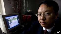 中国律师刘晓原在办公室（2007年10月12日）