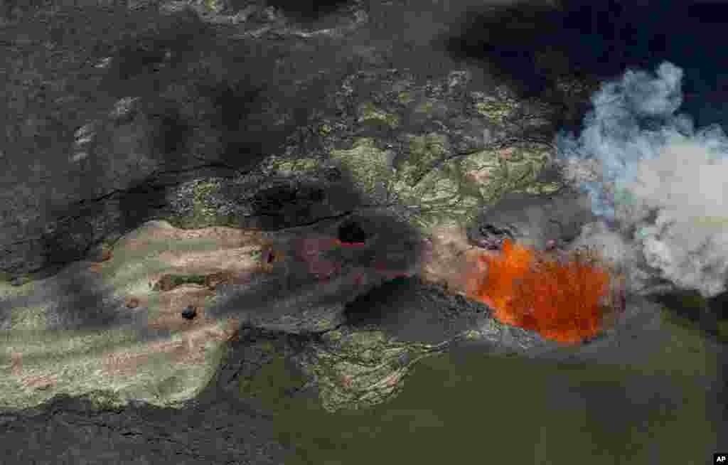 A fissure continues to blast fresh lava several hundred feet in the air and flow towards Kapoho as the Kilauea Volcano lower east rift zone eruption continues in Pahoa, Hawaii, June 6, 2018.