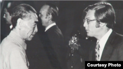 1971年周恩来与洛德在人民大会堂(洛德提供)