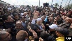 Ông Ghannouchi, người đứng đầu phong trào Hồi giáo Ennahda trở về Tunisia sau 22 năm lưu vong