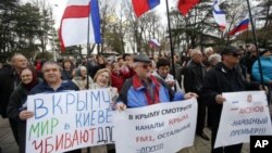 Проросійські демонстранти в Сімферополі