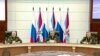 Архівне фото: заступник міністра оборони Росії Руслан Цаліков - праворуч від міністра оборони РФ Сергя Шойгу 