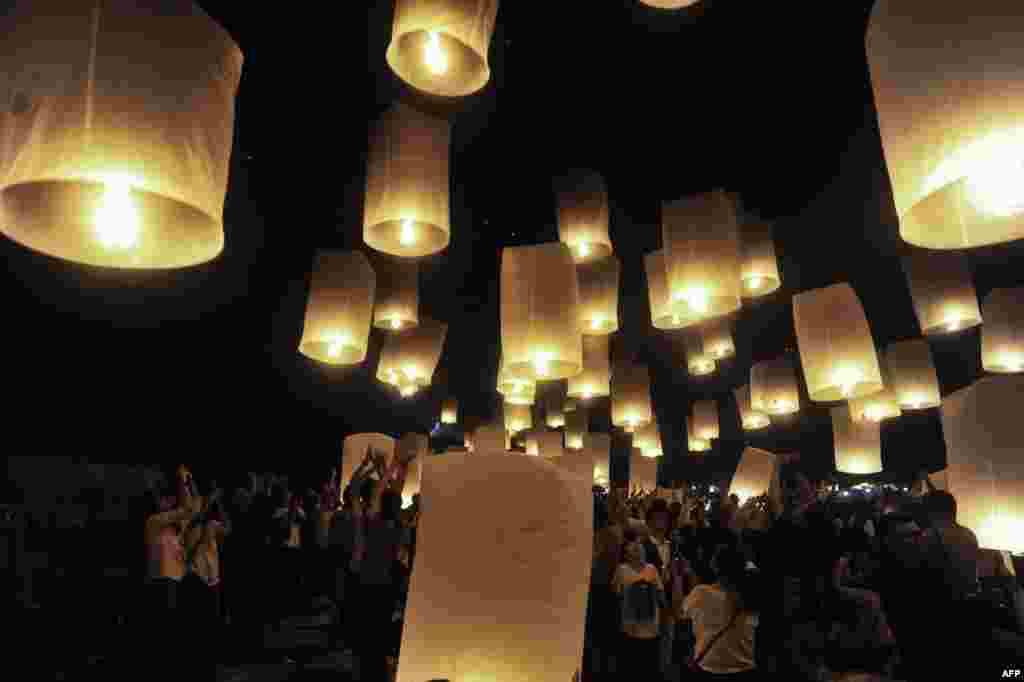Buddhist monks and devotees releas lanterns after conducting prayers at the Borobudur temple in Magelang, Central Java, Indonesia, on Vesak Day, May 29, 2018.