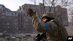 Кадр із фільму "20 днів у Маріуполі", номінованого на премію "Оскар" як найкращий документальний фільм AP Photo/Mstyslav Chernov