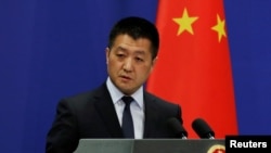 2018年4月23日，中国外交部新闻发言人陆慷在北京的记者会上发表讲话。