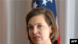 Phát ngôn viên Bộ Ngoại giao Hoa Kỳ Victoria Nuland khuyến nghị tất cả các bên bảo đảm an ninh cho dân chúng