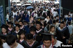 资料照：中国武汉华中师范大学毕业生参加毕业典礼。（2021年6月13日）