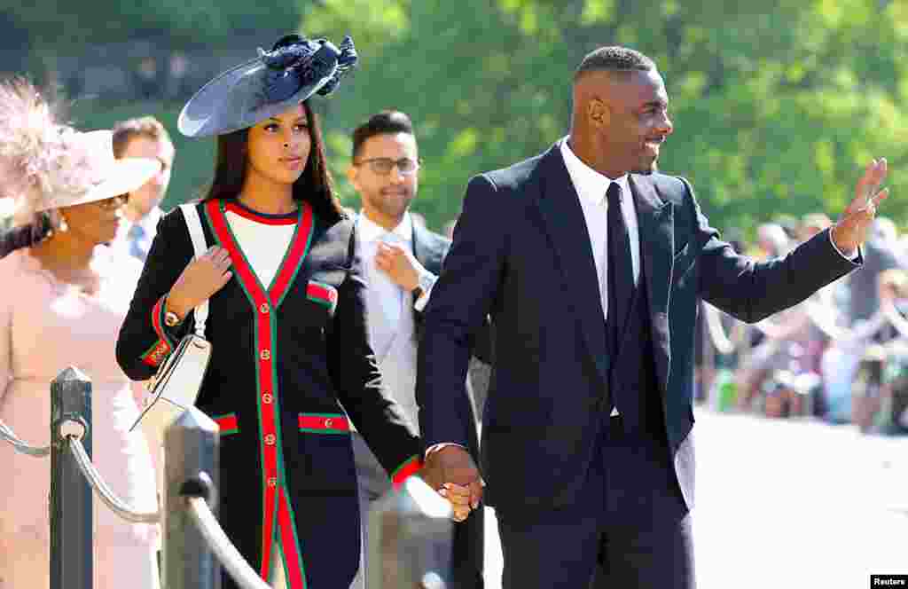 伊德瑞斯·艾尔巴(Idris Elba)和塞布丽娜·唐维(Sabrina Dhowre)一道抵达哈里王子和梅根·马克尔在温莎镇举行的婚礼。(2018年5月19日)