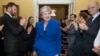 英首相任命内阁成员誓言留任