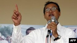 Tòa án tối cao Campuchia giữ nguyên phán quyến về bản án 2 năm tù đối với lãnh tụ đối lập Sam Rainsy vì tội nhổ cột mốc biên giới với Việt Nam