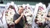港民间团体清明献花悼念六四死难者