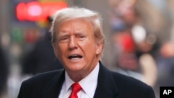 Колишній президент Дональд Трамп на пресконференції в Нью-Йорку, 25 березня 2024 року. (AP)