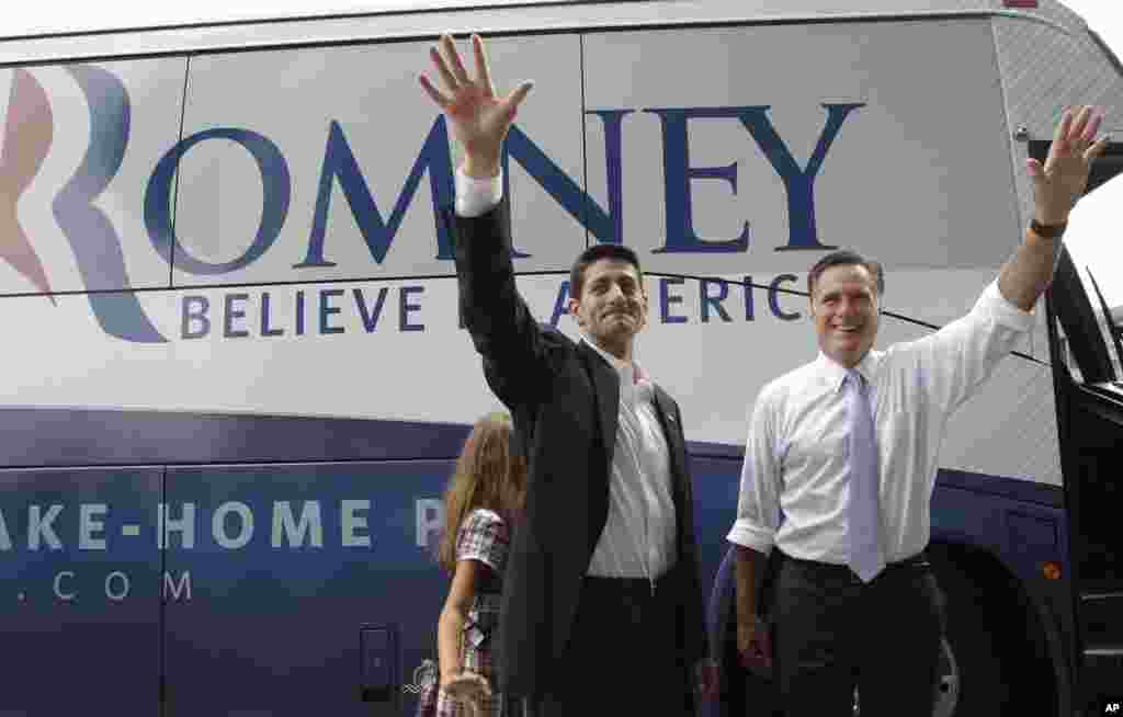 Cô bé Liza e lệ nấp bóng bố Ryan đang cùng bác Romney chào đám đông người ủng hộ. (AP Photo/Mary Altaffer)