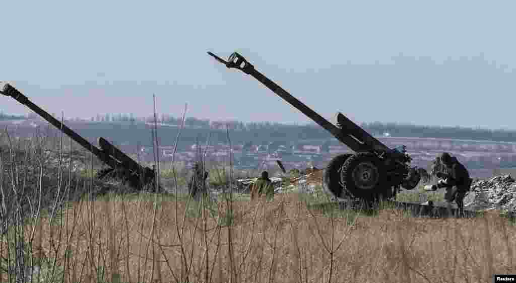 Гармати українських військових поблизу Дебальцевого