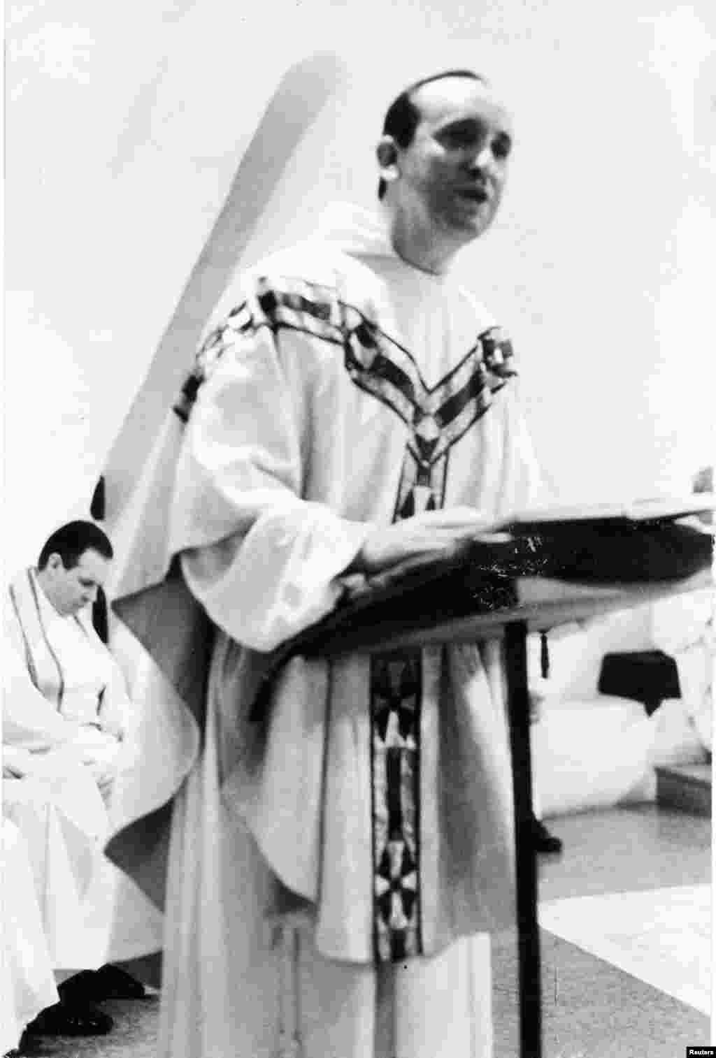 Hình không ghi ngày tháng của Hồng y Jorge Bergoglio (ảnh: Clarin),