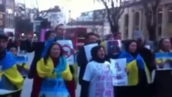 Під офісом Газпрому у Лондоні "No Gazprom - No war!"