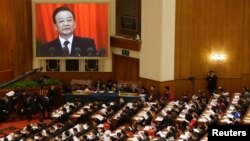 温家宝总理3月5日在人大会议上讲话