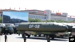 在纪念日本投降70周年的阅兵式上，中国解放军展示出东风5B洲际弹道导弹。（资料照）