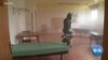 VOA英语视频: 手机APP能警告你接触了新冠病毒