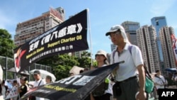 香港民众2010年七一大游行争取中国实现民主(资料照片)