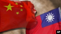 China and Taiwan flags