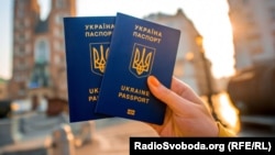 Фото для ілюстрації: паспорти України 