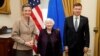 Міністерка фінансів США Дженет Єллен зустрілась з віцепрезидентами Єврокомісії Маргарет Верстаге та Валдісом Домбровскісом в середу у Вашингтоні.