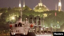 Судно New Victory під прапором Белізу перевозить зерно в рамках Чорноморської зернової ініціативи ООН, протока Босфор у Стамбулі, Туреччина, 12 травня 2023 року. REUTERS/Yoruk Isik
