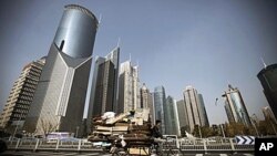 中国城市化发展迅速。图为上海高楼大厦成了这个城市的新标志。