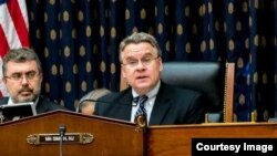 美国国会众议员克里斯·史密斯（Rep. Chris Smith, R-NJ）据报牵头组建维吾尔人权问题议员团。